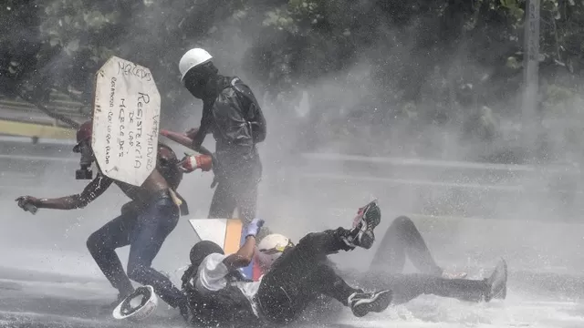 Protestas contra el presidente Maduro en calles de Caracas. Foto: AFP