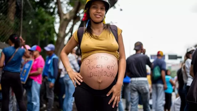 Venezolana gestante salió a protestar el 10 de mayo. Foto: Andrés Kerese/pordavinci.com
