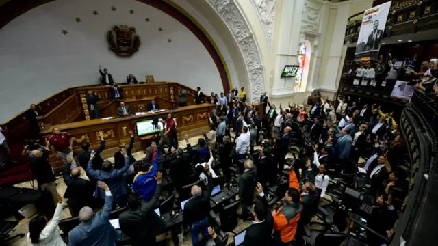 Parlamento de Venezuela, de mayoría opositora, fijó en 12 meses la vigencia máxima de un eventual gobierno de transición. (Foto: AFP)