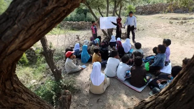 Unicef alerta que 2 millones de niños no van a la escuela en Yemen