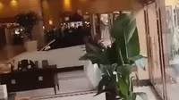 China: Hombre estrelló su auto en contra de hotel tras sufrir robo dentro del lugar 
