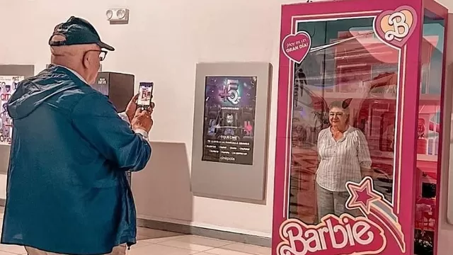 La foto viral en medio del estreno de 'Barbie / Twitter: @AndreaCHJ08