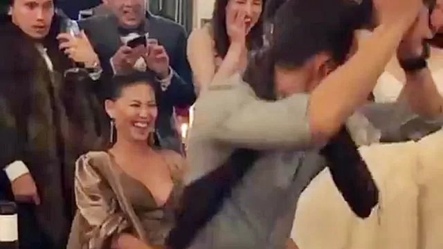Sexy baile en boda. Video: Facebook 'Beto Razcon'