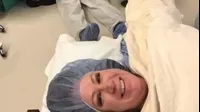 Se toma selfie con su esposo desmayado luego de dar a luz y se vuelve viral