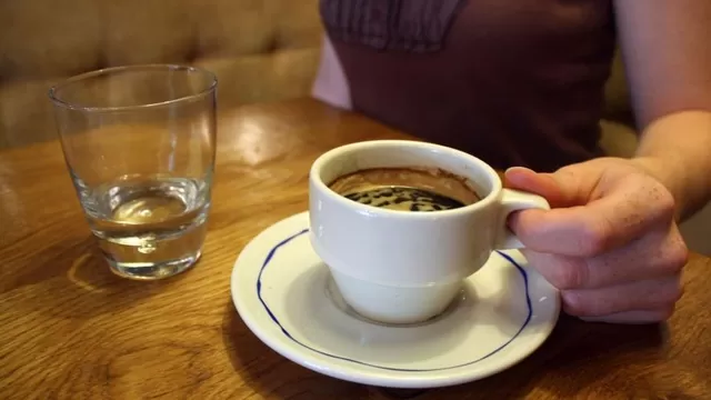 El secreto de una vida sexual exitosa es tomar dos tazas de café al día, según estudio