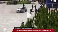 YouTube: Hombre se mete por la ventana de auto en movimiento para detener a conductor peligroso
