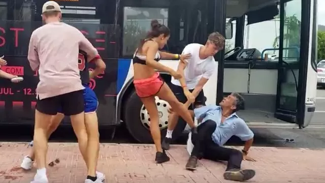 YouTube: joven pareja genera rechazo por esta paliza a conductor de bus