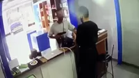 YouTube: Ladrón roba una tienda e intenta huir y el dueño le dispara por la espalda
