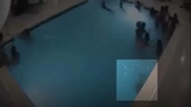YouTube: Niña de 9 años y su madrina salvan a bebé que estaba ahogándose en una piscina. Video: RT