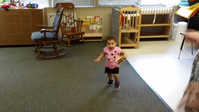 YouTube: reacción de niña después de su primer día de escuela es viral