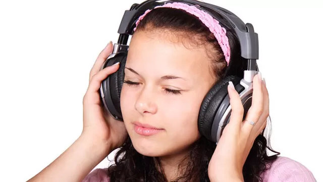 Abusar de los audífonos puede producir sordera