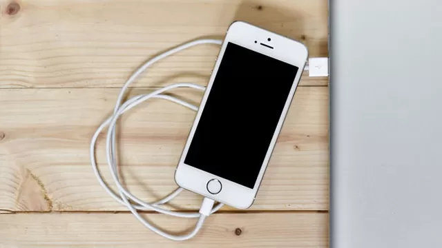 El próximo iPhone podría recargarse sin usar cables