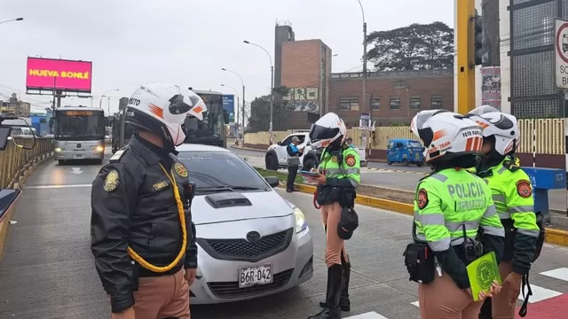 Lo que debes hacer si te detiene la policía cuando conduces