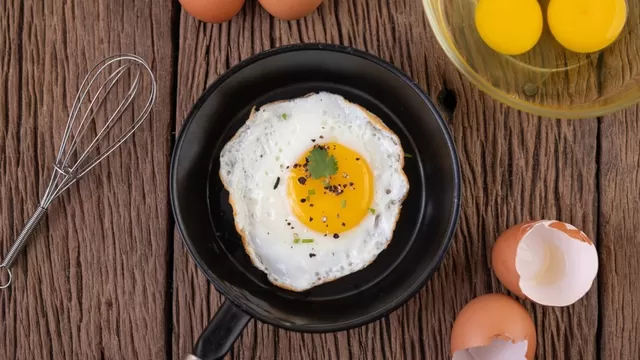 El huevo por sí solo es una gran fuente de proteína y aminoácidos. 