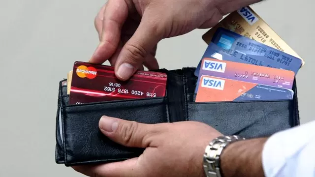 Extraños podrían tomar tu nombre para sacar una tarjeta de crédito. Foto: Andina