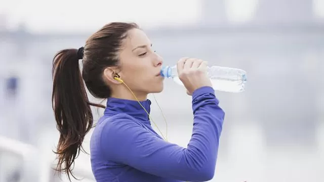 Tomar agua helada después de hacer ejercicio puede provocarte la muerte (Foto:Shutterstock)