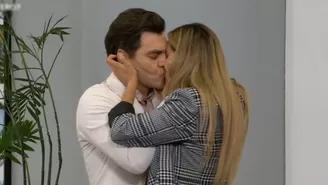 Mike y Macarena protagonizaron apasionado beso y así retomaron su relación