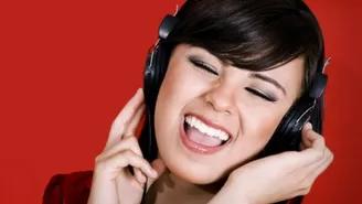 ¿Escuchar música con audífonos me puede dejar sordo?