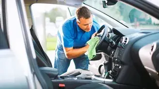 ¿Cómo limpiar correctamente el interior de tu auto?