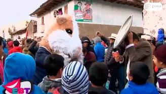 Áncash: Así es la impresionante "Guerra de caramelos" en Chiquián