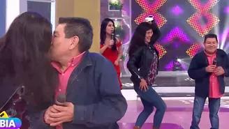 	Dilbert Aguilar fue sorprendido por su esposa con beso y tremendo baile en vivo.