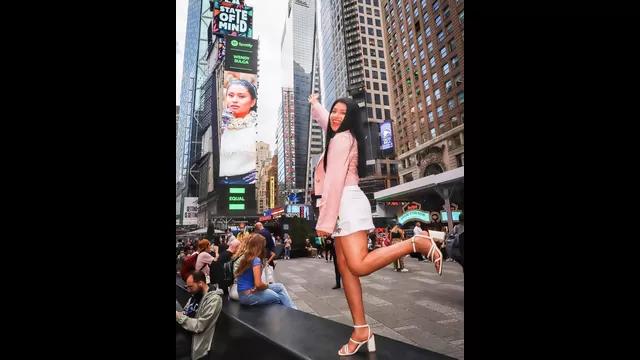 Foto oficial de Wendy Sulca en Times Square.