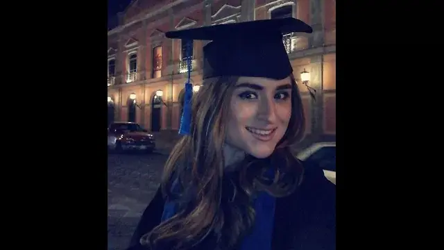 María Solares se graduó como comunicóloga y también se dedica a las redes sociales.