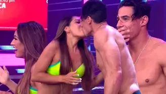 Facundo González y Nadia Collantes se dieron accidentado beso.