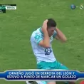 Santiago Ormeño casi marca un golazo de chalaca en el Pumas vs. León