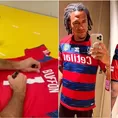 Gianluca Lapadula le regaló a Pedro Gallese una camiseta autografiada por Gianluigi Buffon