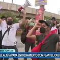 Uruguay vs. Perú: Hinchas alientan a la &#39;Blanquirroja&#39; en las afueras de la Videna