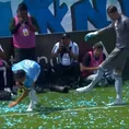 Sporting Cristal vs. Garcilaso: Yotún intentó sacar los papelitos de la cancha con la mano