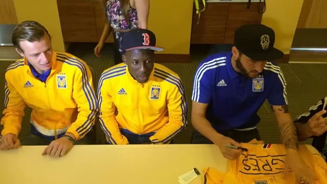 Advíncula fichó por tres años por Tigres.-foto-1