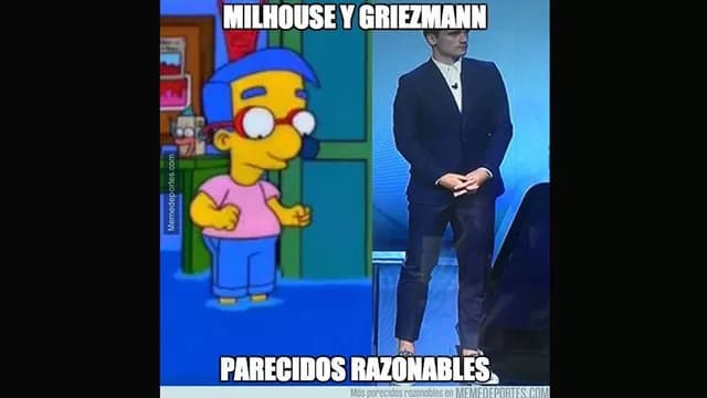 El delantero del Atlético de Madrid acudió con zapatillas a la ceremonia.-foto-3