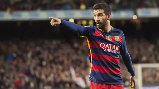 Arda Turan cumple su segunda temporada en el Barcelona.-foto-1