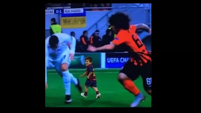 Memes sobre la caída de Cristiano Ronaldo en Ucrania.-foto-1