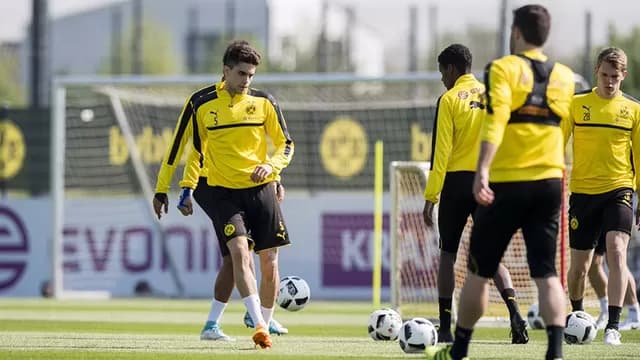 El español fue el único jugador que resultó herido en el bus del Dortmund.-foto-2