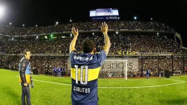 Carlitos saluda a la barra de Boca. (Twitter)-foto-1