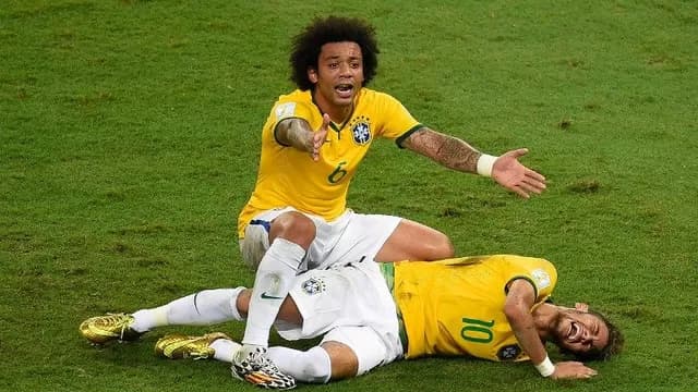 Los desgarradores gestos de dolor de Neymar tras falta que lo dejó sin Mundial-foto-1