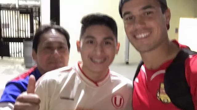 Ex jugador de Universitario le pidió un selfie a hincha crema en Estados Unidos-foto-2