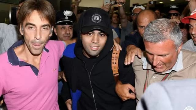 'Gabigol' llegó a Milán y causó alboroto entre los hinchas del Inter-foto-3