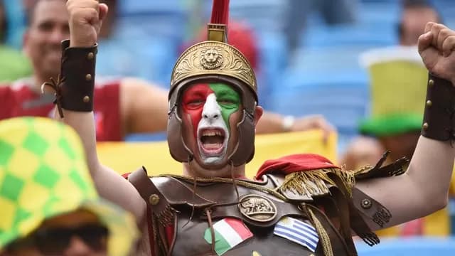 Los hinchas de Uruguay e Italia calientan la previa del decisivo encuentro-foto-10
