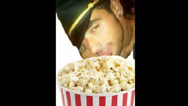 Memes se burlan de las fotos íntimas del 'Pocho' Lavezzi y su novia-foto-1