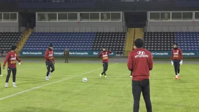 Los dirigidos por Gareca siguen los trabajos. (FPF)-foto-2