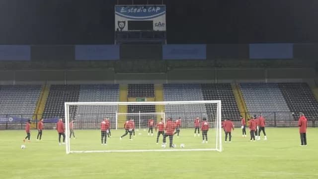 Los dirigidos por Gareca siguen los trabajos. (FPF)-foto-4