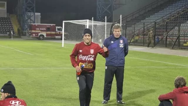 Los dirigidos por Gareca siguen los trabajos. (FPF)-foto-9