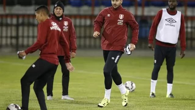 Los dirigidos por Gareca siguen los trabajos. (FPF)-foto-11