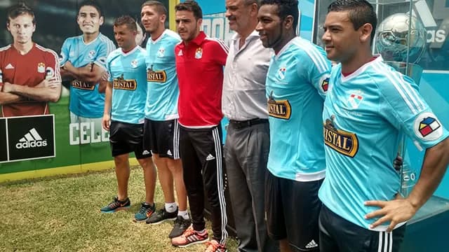 Alberto Rodríguez conversando con el DT de Sporting Cristal.-foto-2