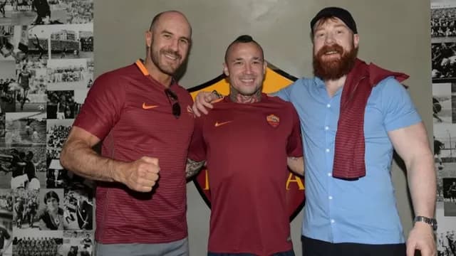 WWE inició gira por Europa: Braun Strowman se reencontró con Roman Reigns-foto-7