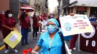 Profesionales de salud seguirán en huelga hasta que oficialicen aumento salarial